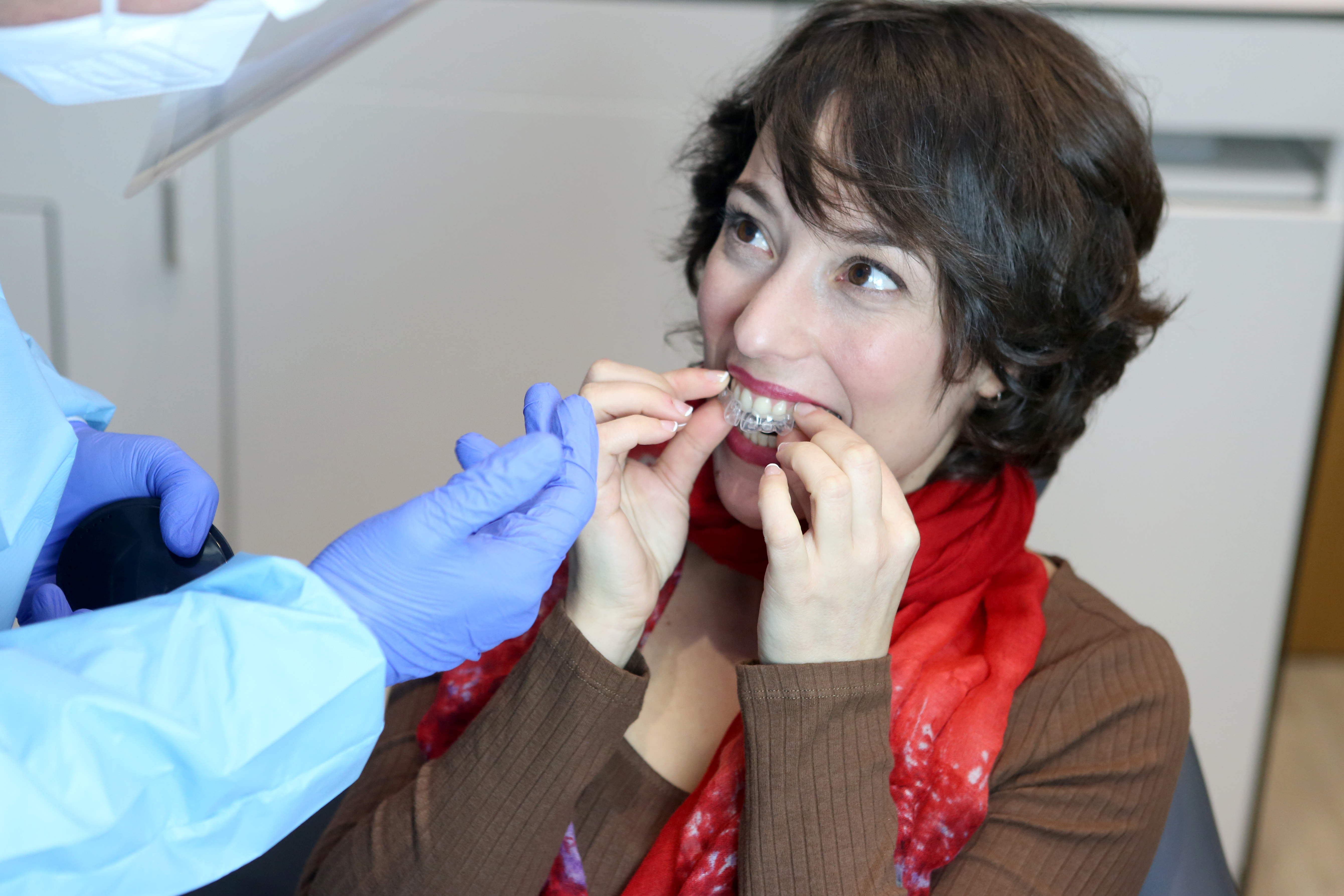 DIFERENCIAS ENTRE BRACKETS Y ORTODONCIA INVISIBLE