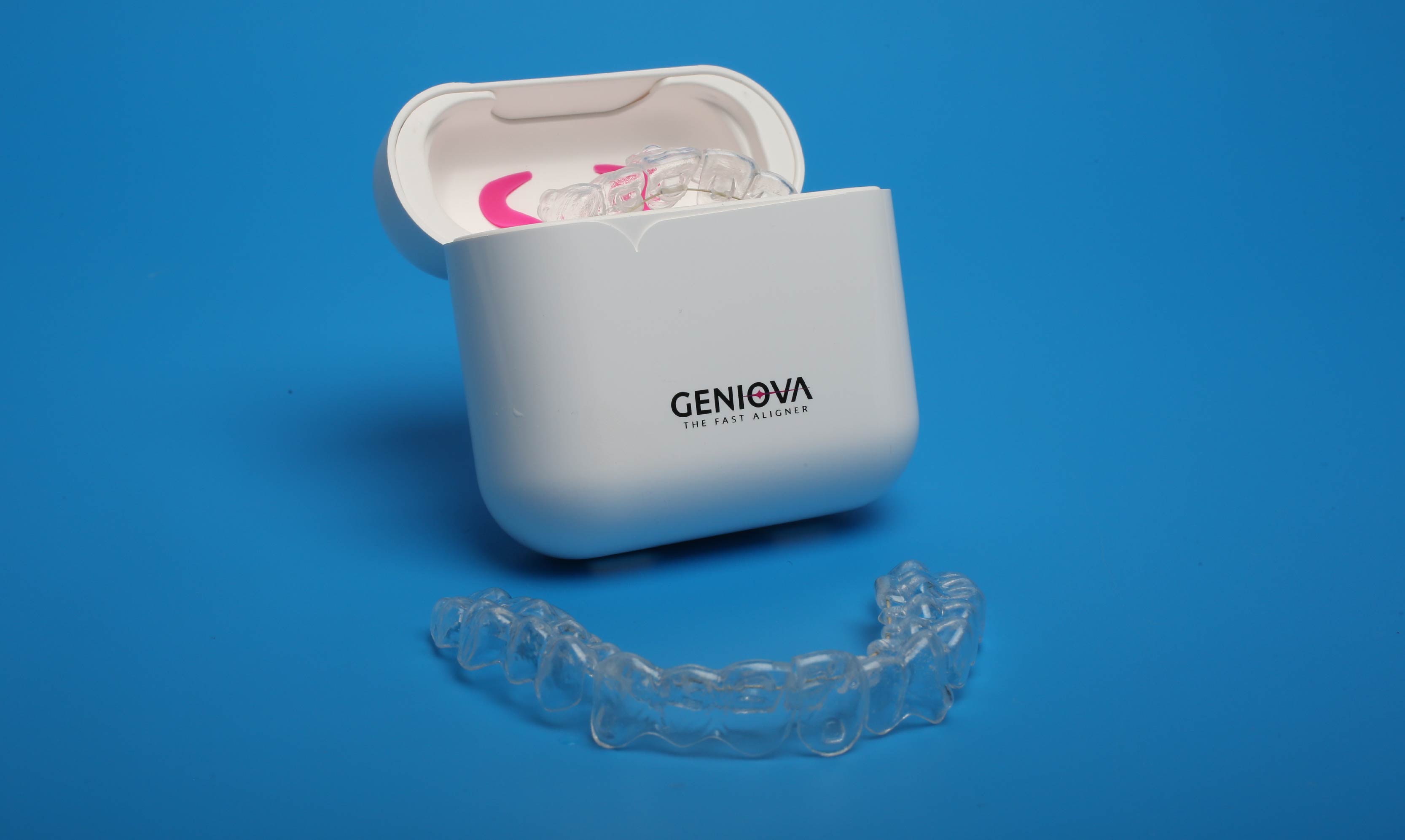 GeniovaPod para guardar alineadores invisibles