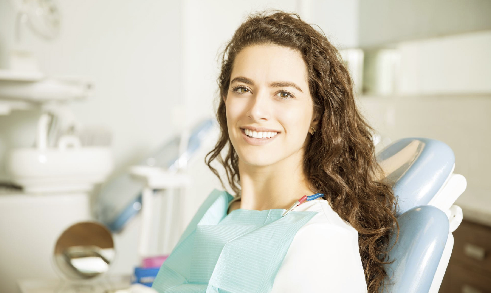 Cómo limpiar los implantes dentales