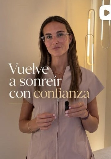 Profesional de Áurea Clinic: Vuelve a sonreír con confianza